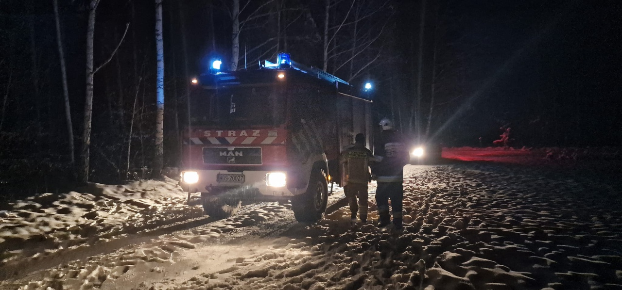 Strażacy w akcji po ataku zimy w Ostrołęce i powiecie ostrołęckim [05.01.2024] - zdjęcie #18 - eOstroleka.pl
