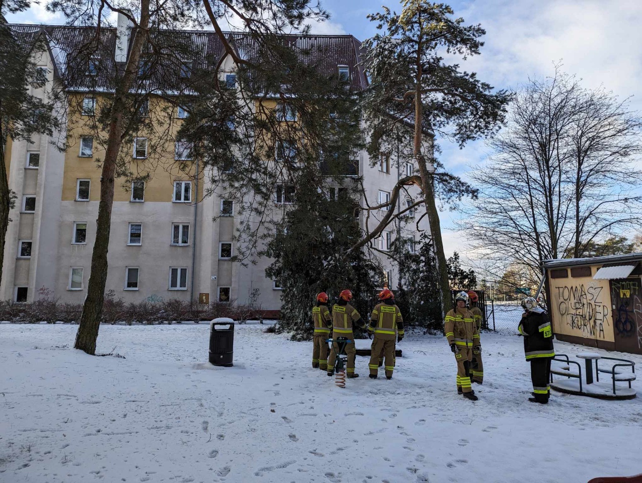Strażacka akcja przy ulicy Żebrowskiego w Ostrołęce [05.01.2024] - zdjęcie #7 - eOstroleka.pl