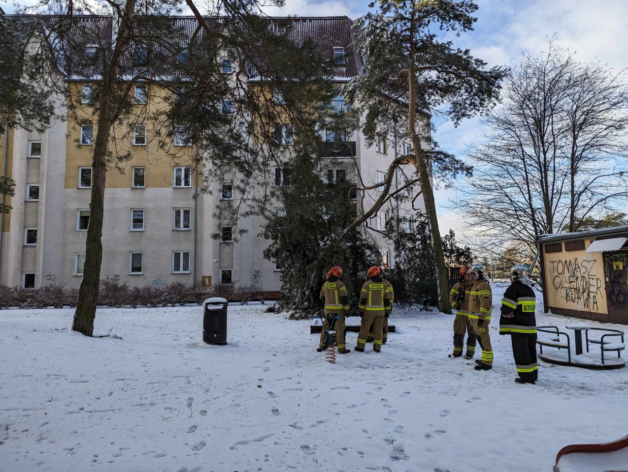 Strażacka akcja przy ulicy Żebrowskiego w Ostrołęce [05.01.2024] - zdjęcie #6 - eOstroleka.pl