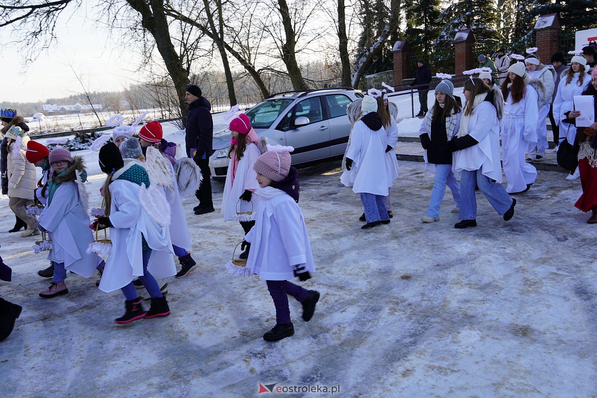 Orszak Trzech Króli w Baranowie [6.01.2024] - zdjęcie #118 - eOstroleka.pl