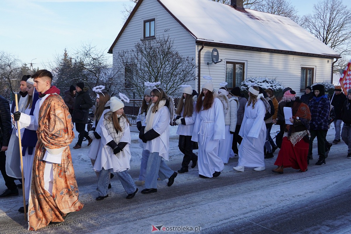 Orszak Trzech Króli w Baranowie [6.01.2024] - zdjęcie #94 - eOstroleka.pl