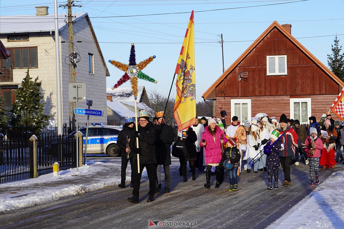 Orszak Trzech Króli w Baranowie [6.01.2024] - zdjęcie #60 - eOstroleka.pl