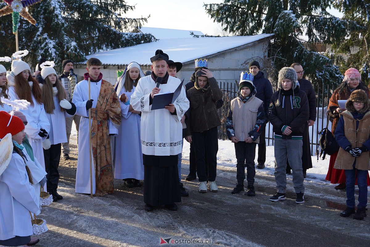 Orszak Trzech Króli w Baranowie [6.01.2024] - zdjęcie #25 - eOstroleka.pl