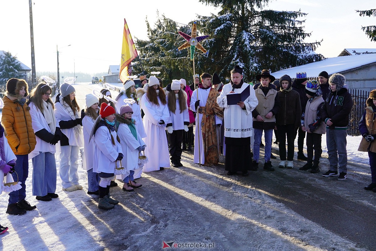 Orszak Trzech Króli w Baranowie [6.01.2024] - zdjęcie #21 - eOstroleka.pl