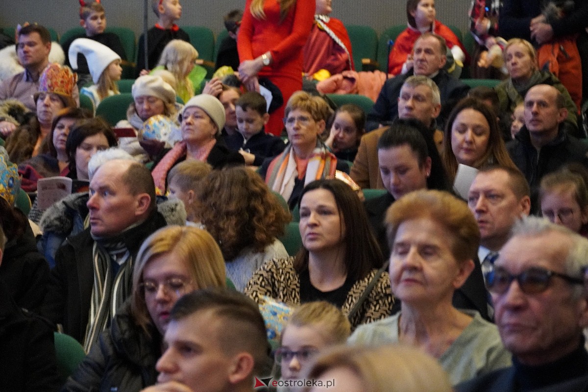 Orszak Trzech Króli w Myszyńcu [06.01.2024] - zdjęcie #16 - eOstroleka.pl