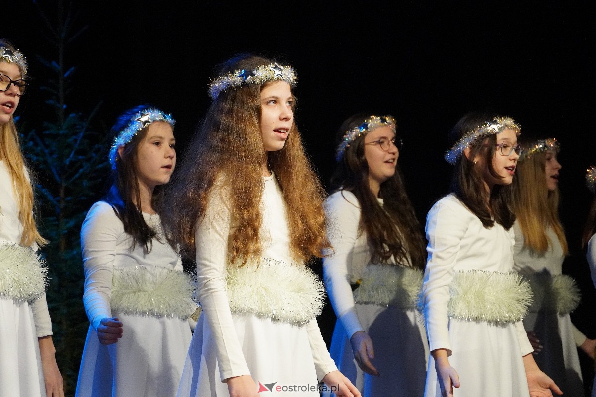 Orszak Trzech Króli w Myszyńcu [06.01.2024] - zdjęcie #15 - eOstroleka.pl