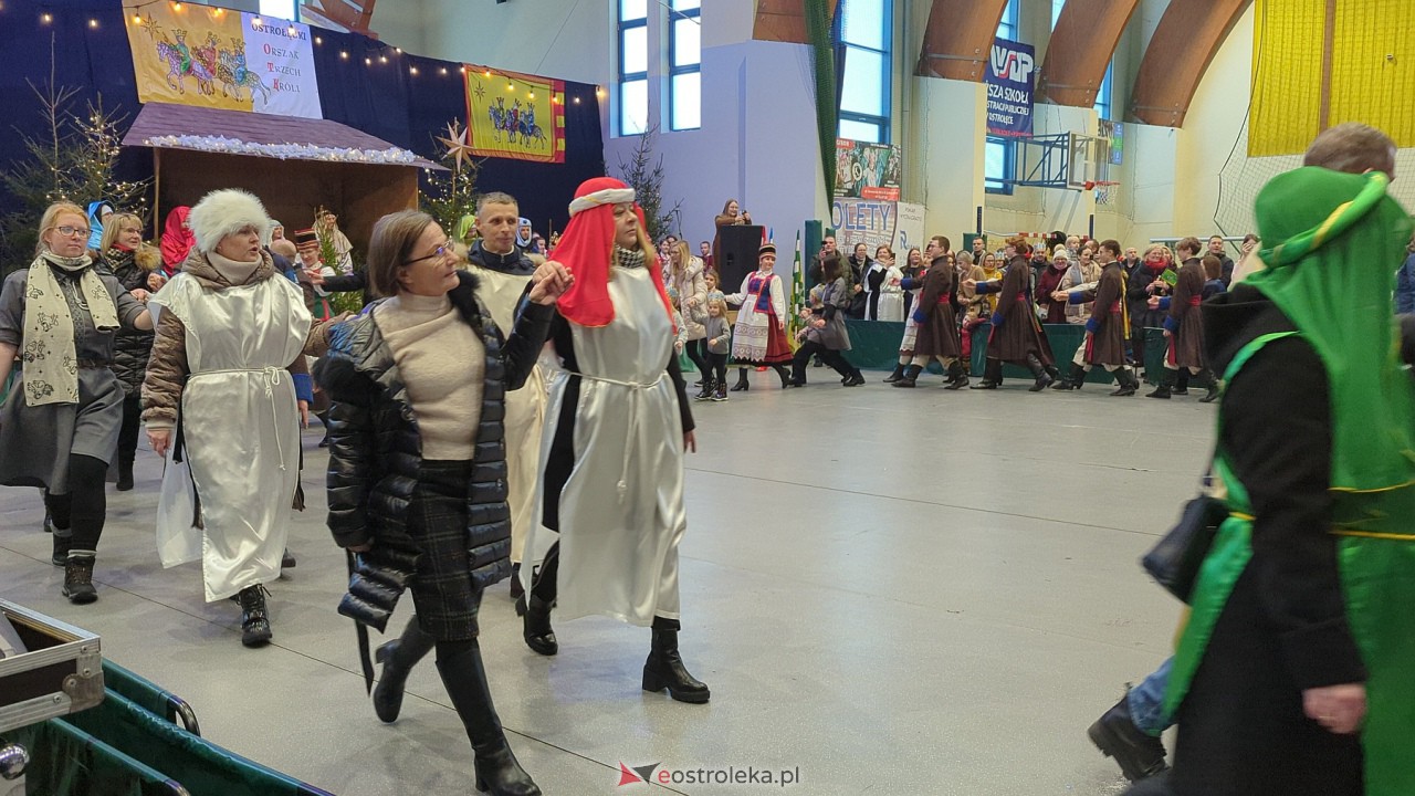Polonez na finał Orszaku Trzech Króli 2024 [06.01.2024] - zdjęcie #13 - eOstroleka.pl