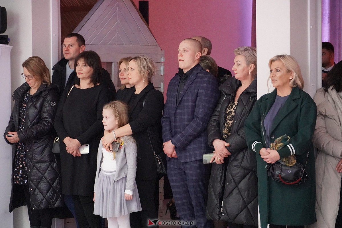 Studniówka 2024 w III Liceum Ogólnokształcącym im. Unii Europejskiej w Ostrołęce [06.01.2024] - zdjęcie #368 - eOstroleka.pl
