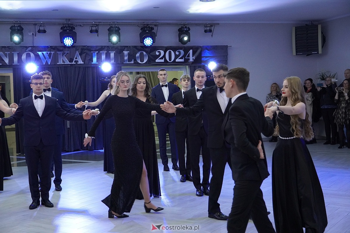 Studniówka 2024 w III Liceum Ogólnokształcącym im. Unii Europejskiej w Ostrołęce [06.01.2024] - zdjęcie #340 - eOstroleka.pl