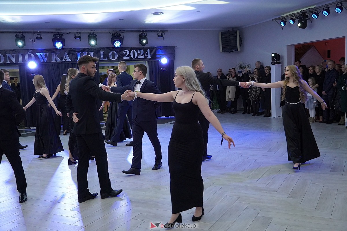 Studniówka 2024 w III Liceum Ogólnokształcącym im. Unii Europejskiej w Ostrołęce [06.01.2024] - zdjęcie #308 - eOstroleka.pl