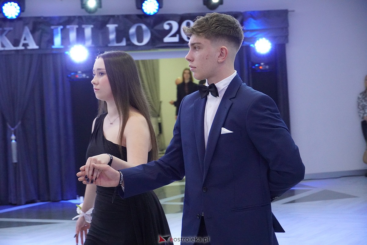 Studniówka 2024 w III Liceum Ogólnokształcącym im. Unii Europejskiej w Ostrołęce [06.01.2024] - zdjęcie #254 - eOstroleka.pl