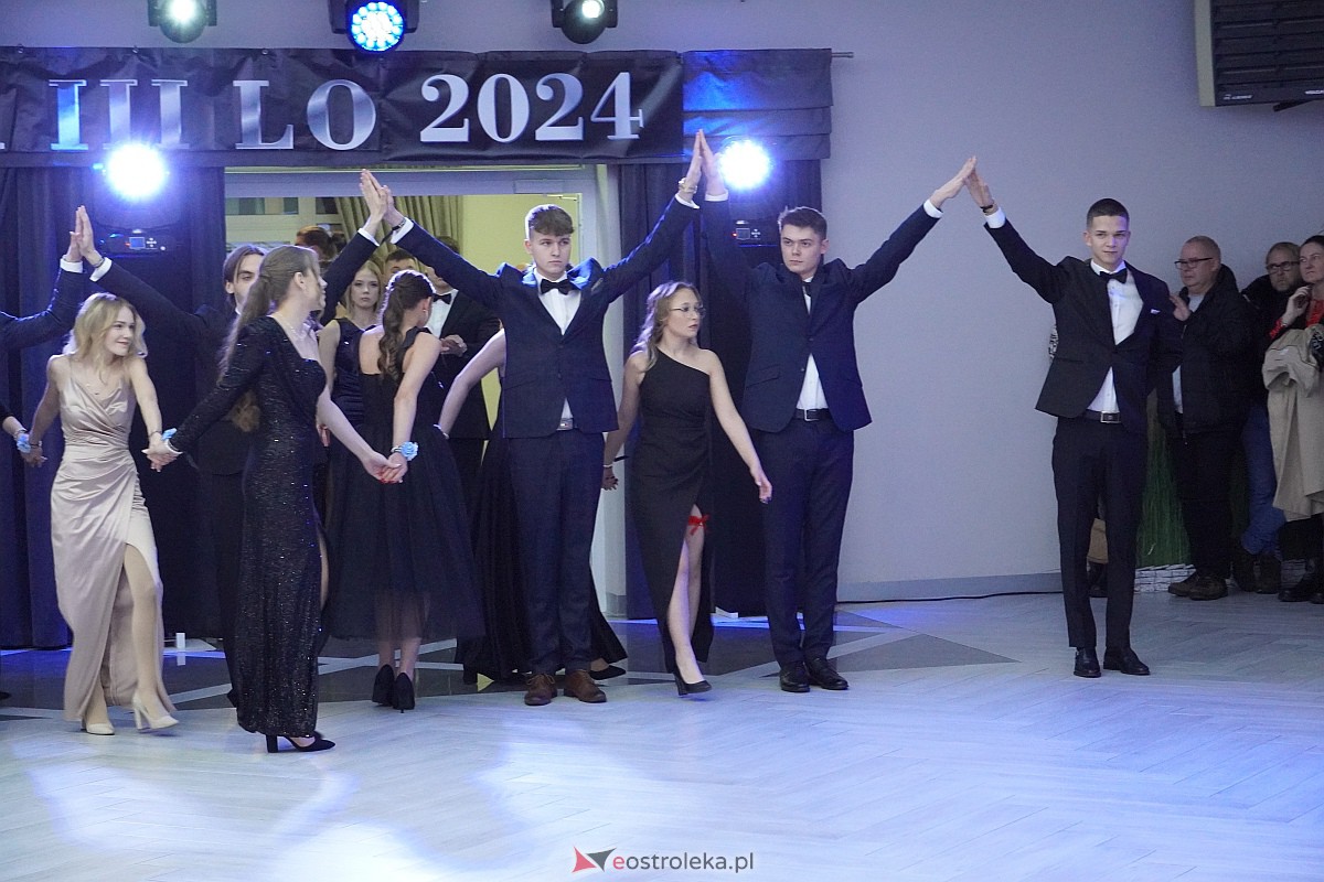 Studniówka 2024 w III Liceum Ogólnokształcącym im. Unii Europejskiej w Ostrołęce [06.01.2024] - zdjęcie #339 - eOstroleka.pl