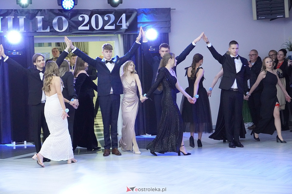 Studniówka 2024 w III Liceum Ogólnokształcącym im. Unii Europejskiej w Ostrołęce [06.01.2024] - zdjęcie #335 - eOstroleka.pl