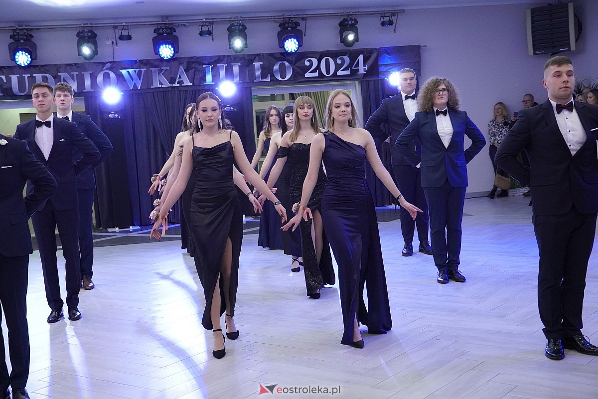 Studniówka 2024 w III Liceum Ogólnokształcącym im. Unii Europejskiej w Ostrołęce [06.01.2024] - zdjęcie #288 - eOstroleka.pl
