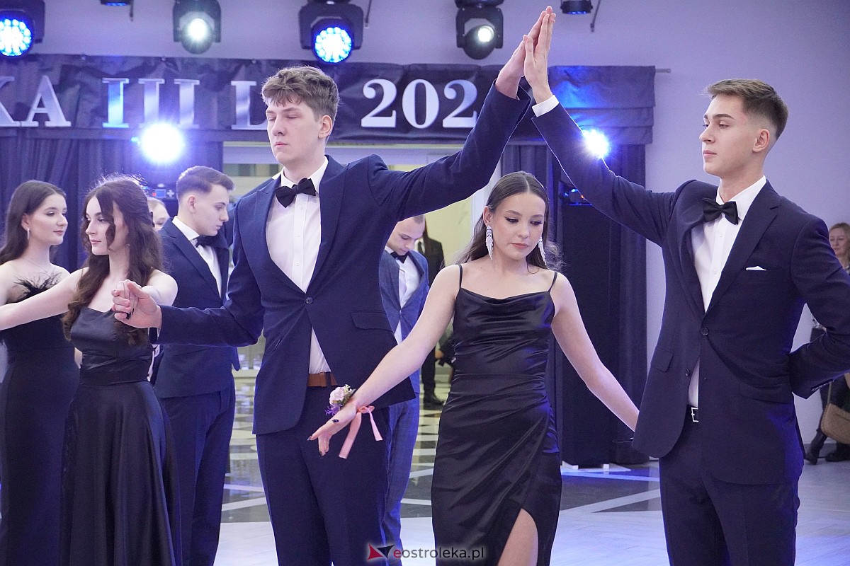 Studniówka 2024 w III Liceum Ogólnokształcącym im. Unii Europejskiej w Ostrołęce [06.01.2024] - zdjęcie #239 - eOstroleka.pl