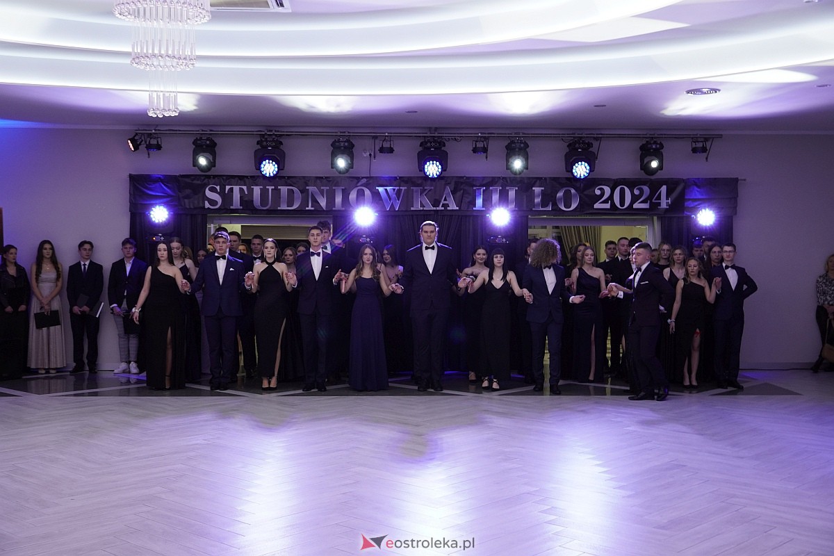 Studniówka 2024 w III Liceum Ogólnokształcącym im. Unii Europejskiej w Ostrołęce [06.01.2024] - zdjęcie #193 - eOstroleka.pl
