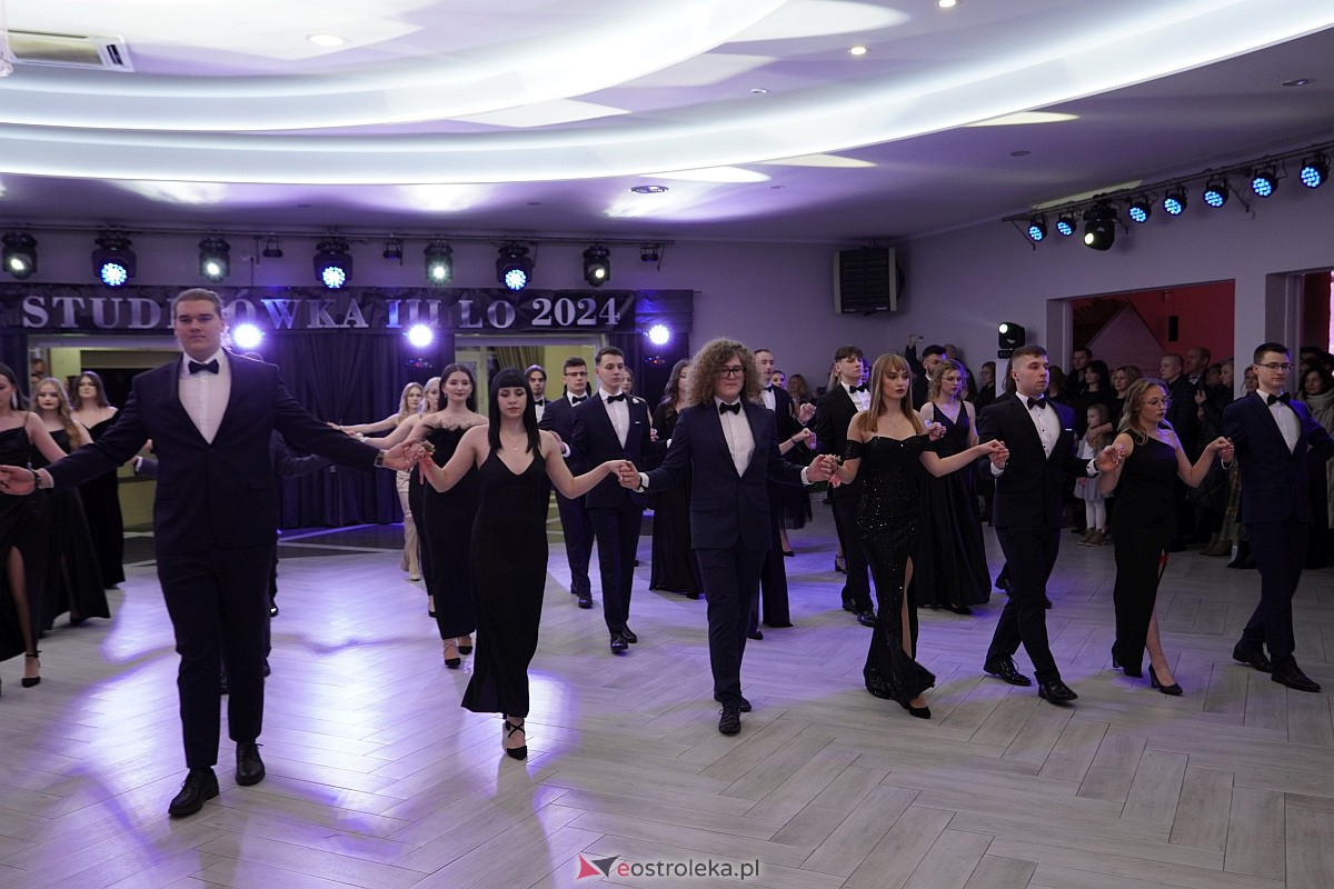 Studniówka 2024 w III Liceum Ogólnokształcącym im. Unii Europejskiej w Ostrołęce [06.01.2024] - zdjęcie #188 - eOstroleka.pl