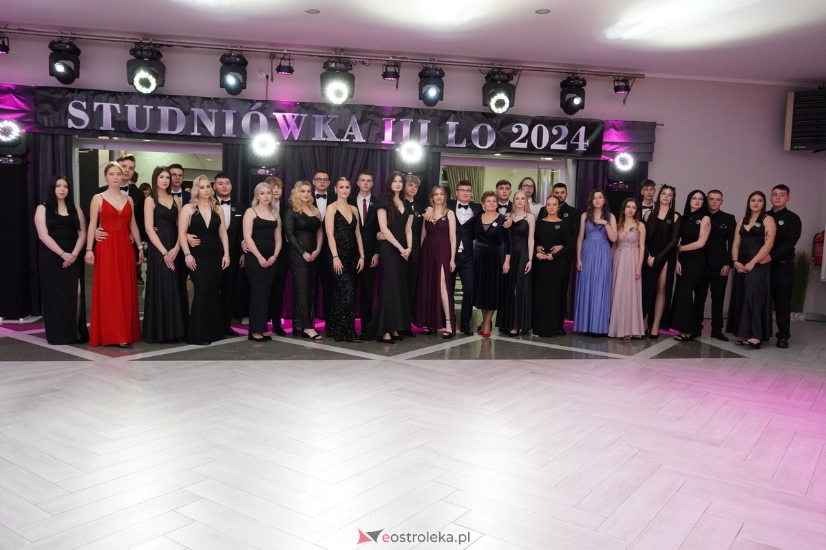 Studniówka 2024 w III Liceum Ogólnokształcącym im. Unii Europejskiej w Ostrołęce [06.01.2024] - zdjęcie #147 - eOstroleka.pl