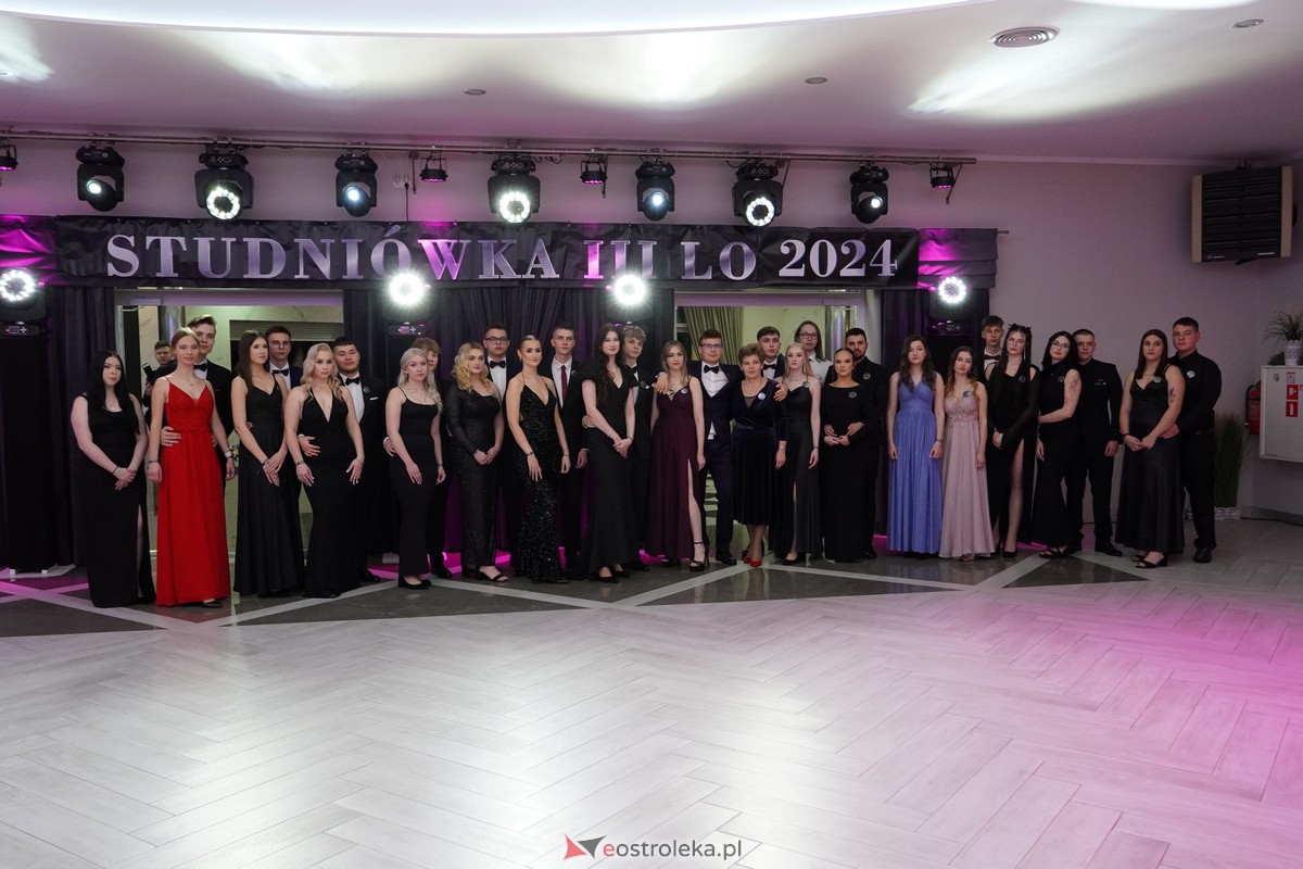 Studniówka 2024 w III Liceum Ogólnokształcącym im. Unii Europejskiej w Ostrołęce [06.01.2024] - zdjęcie #141 - eOstroleka.pl