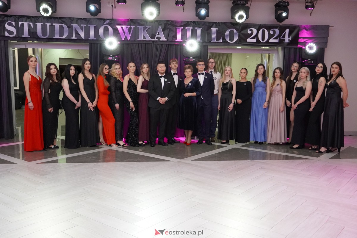Studniówka 2024 w III Liceum Ogólnokształcącym im. Unii Europejskiej w Ostrołęce [06.01.2024] - zdjęcie #139 - eOstroleka.pl