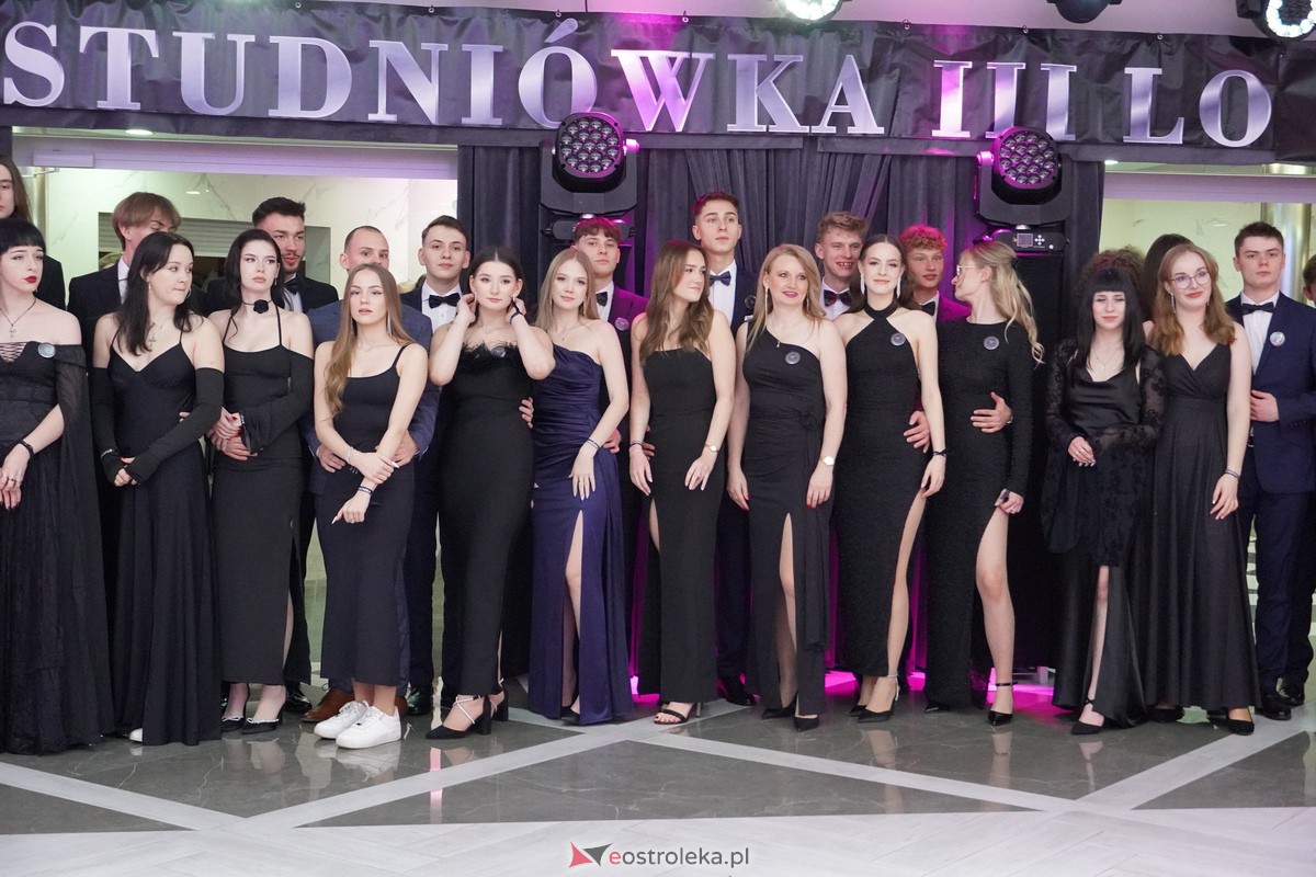 Studniówka 2024 w III Liceum Ogólnokształcącym im. Unii Europejskiej w Ostrołęce [06.01.2024] - zdjęcie #123 - eOstroleka.pl