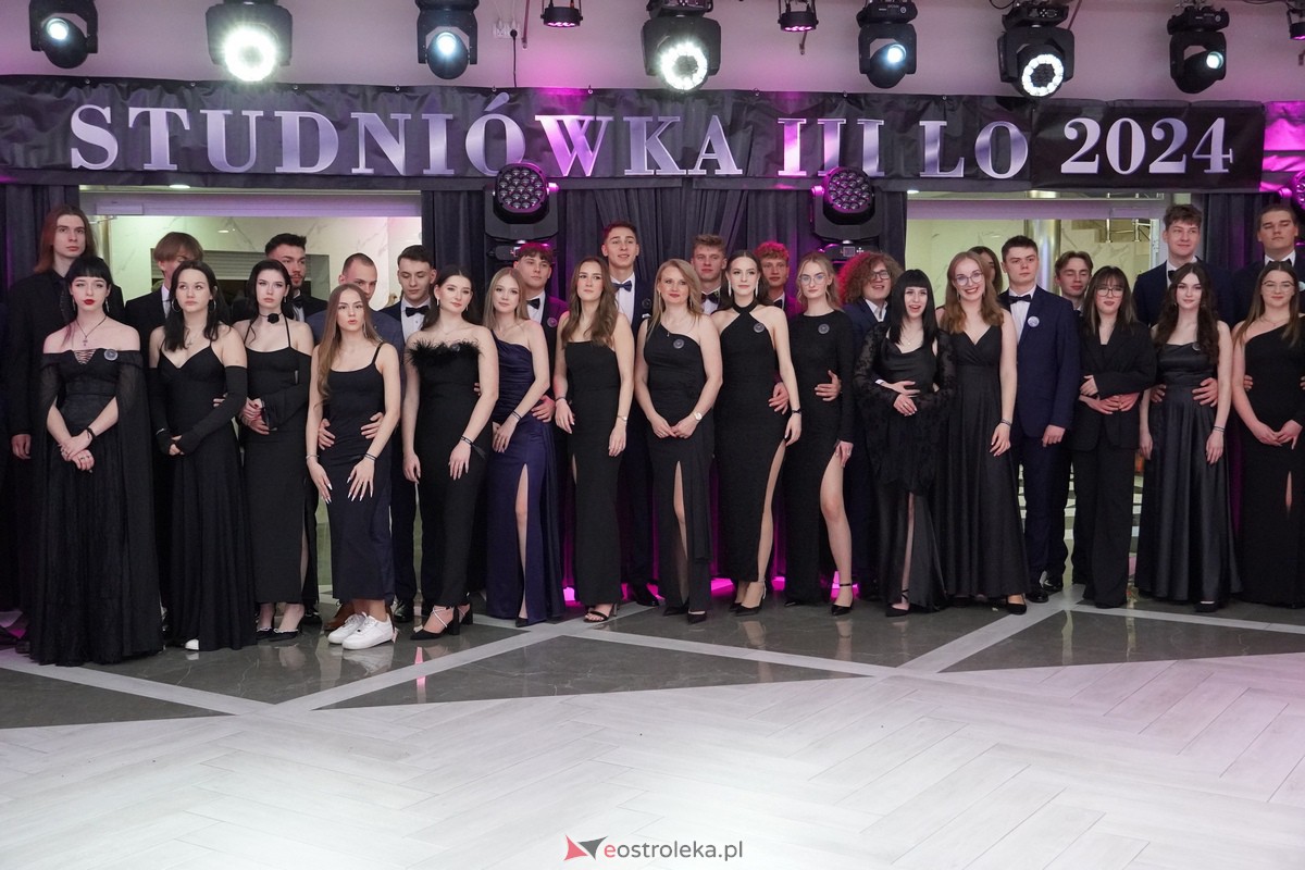 Studniówka 2024 w III Liceum Ogólnokształcącym im. Unii Europejskiej w Ostrołęce [06.01.2024] - zdjęcie #122 - eOstroleka.pl