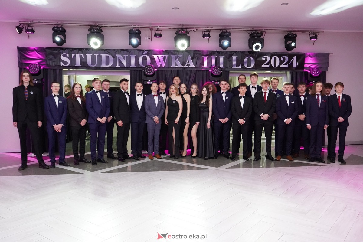 Studniówka 2024 w III Liceum Ogólnokształcącym im. Unii Europejskiej w Ostrołęce [06.01.2024] - zdjęcie #112 - eOstroleka.pl