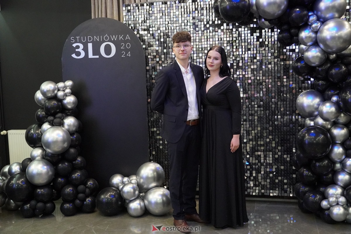 Studniówka 2024 w III Liceum Ogólnokształcącym im. Unii Europejskiej w Ostrołęce [06.01.2024] - zdjęcie #104 - eOstroleka.pl