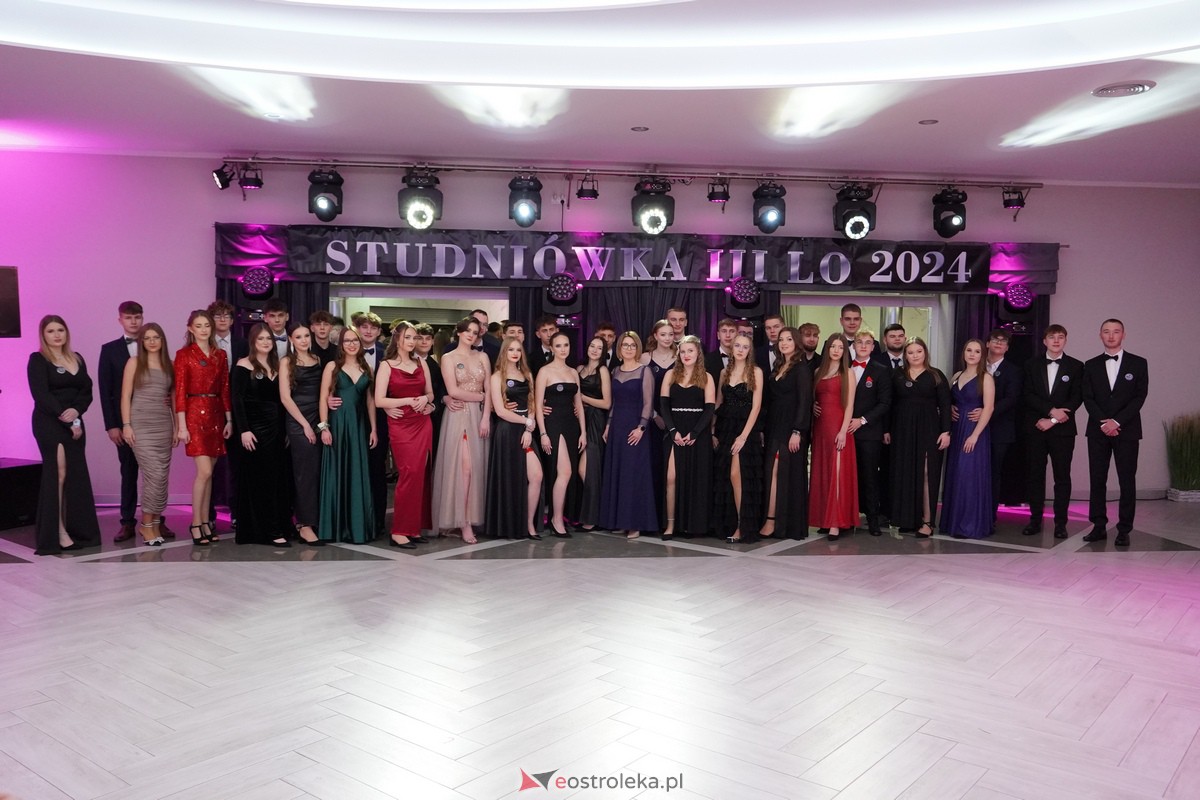 Studniówka 2024 w III Liceum Ogólnokształcącym im. Unii Europejskiej w Ostrołęce [06.01.2024] - zdjęcie #96 - eOstroleka.pl