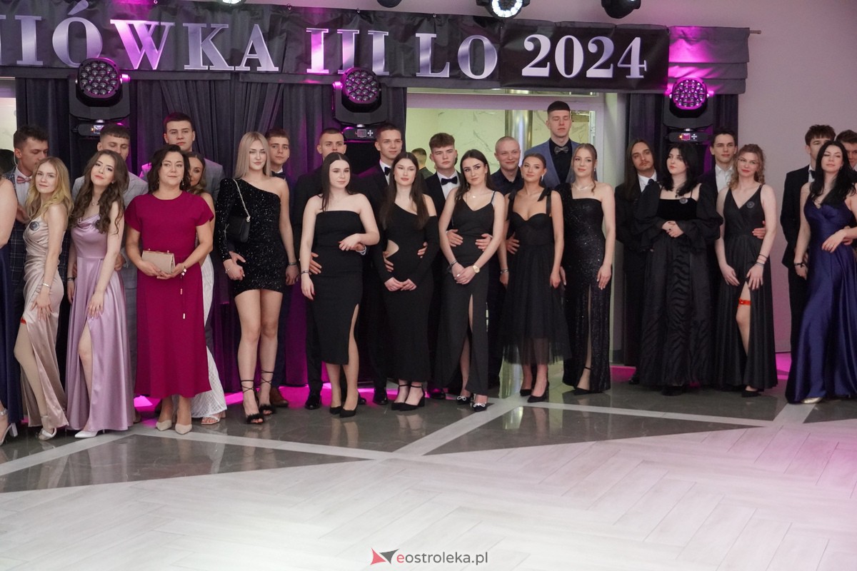 Studniówka 2024 w III Liceum Ogólnokształcącym im. Unii Europejskiej w Ostrołęce [06.01.2024] - zdjęcie #71 - eOstroleka.pl
