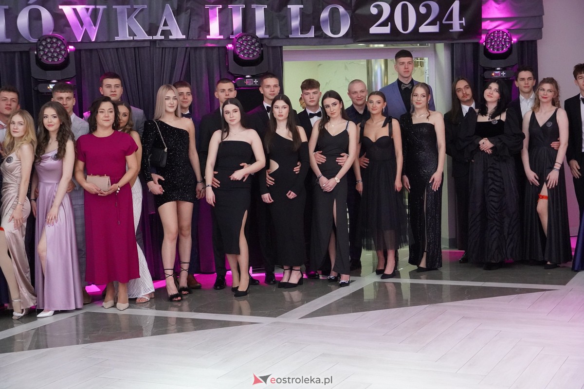 Studniówka 2024 w III Liceum Ogólnokształcącym im. Unii Europejskiej w Ostrołęce [06.01.2024] - zdjęcie #61 - eOstroleka.pl