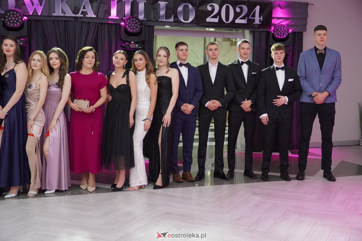 Studniówka 2024 w III Liceum Ogólnokształcącym im. Unii Europejskiej w Ostrołęce [06.01.2024] - zdjęcie #53 - eOstroleka.pl