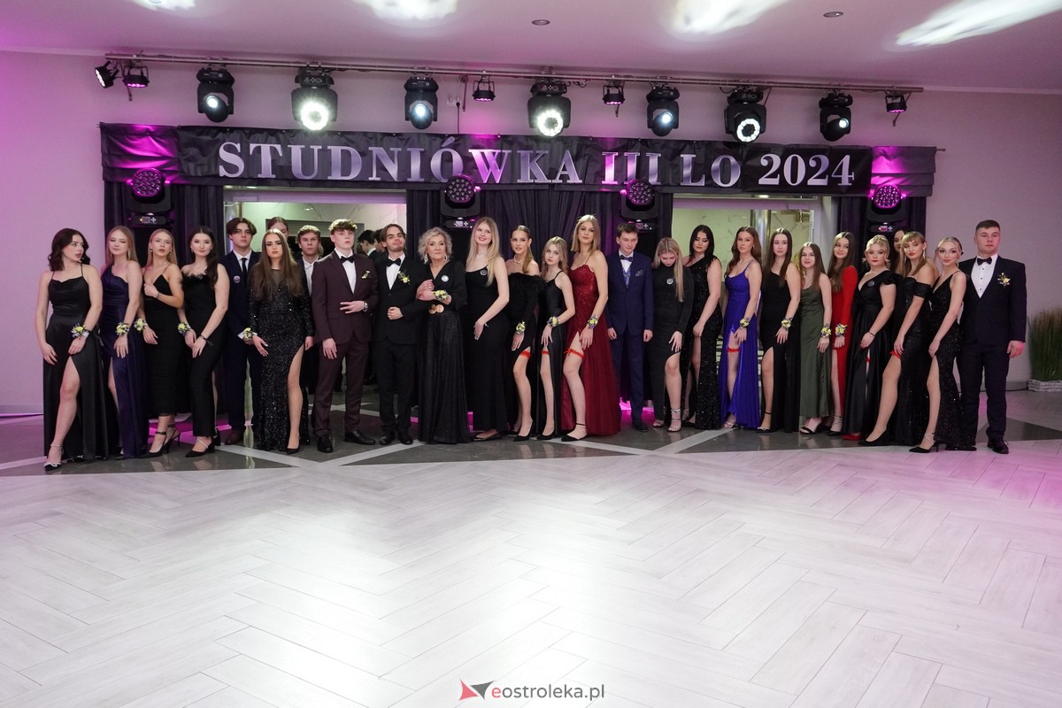 Studniówka 2024 w III Liceum Ogólnokształcącym im. Unii Europejskiej w Ostrołęce [06.01.2024] - zdjęcie #46 - eOstroleka.pl