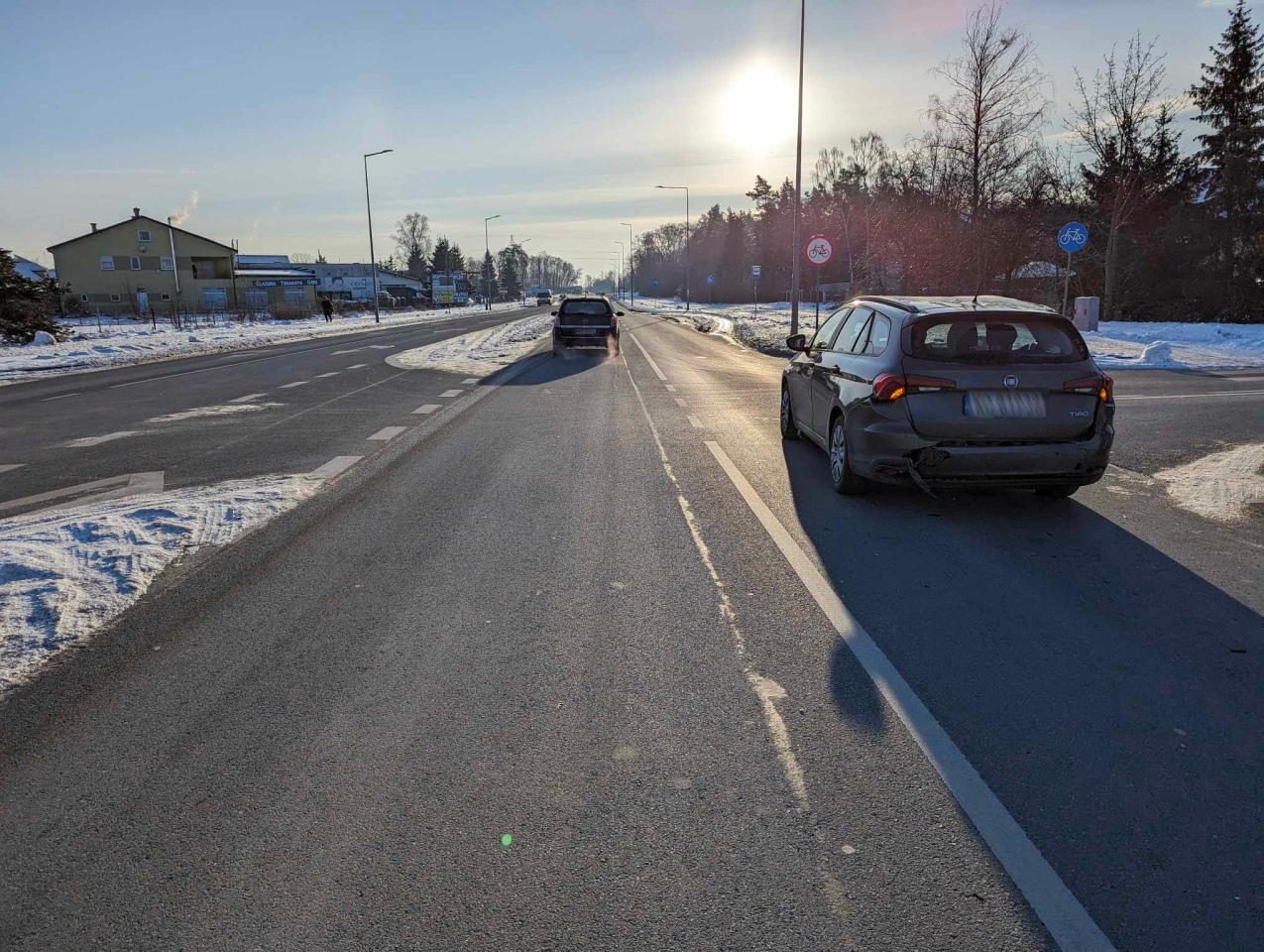 Kraksa trzech aut na ulicy Ostrowskiej w Ostrołęce [08.01.2024] - zdjęcie #9 - eOstroleka.pl