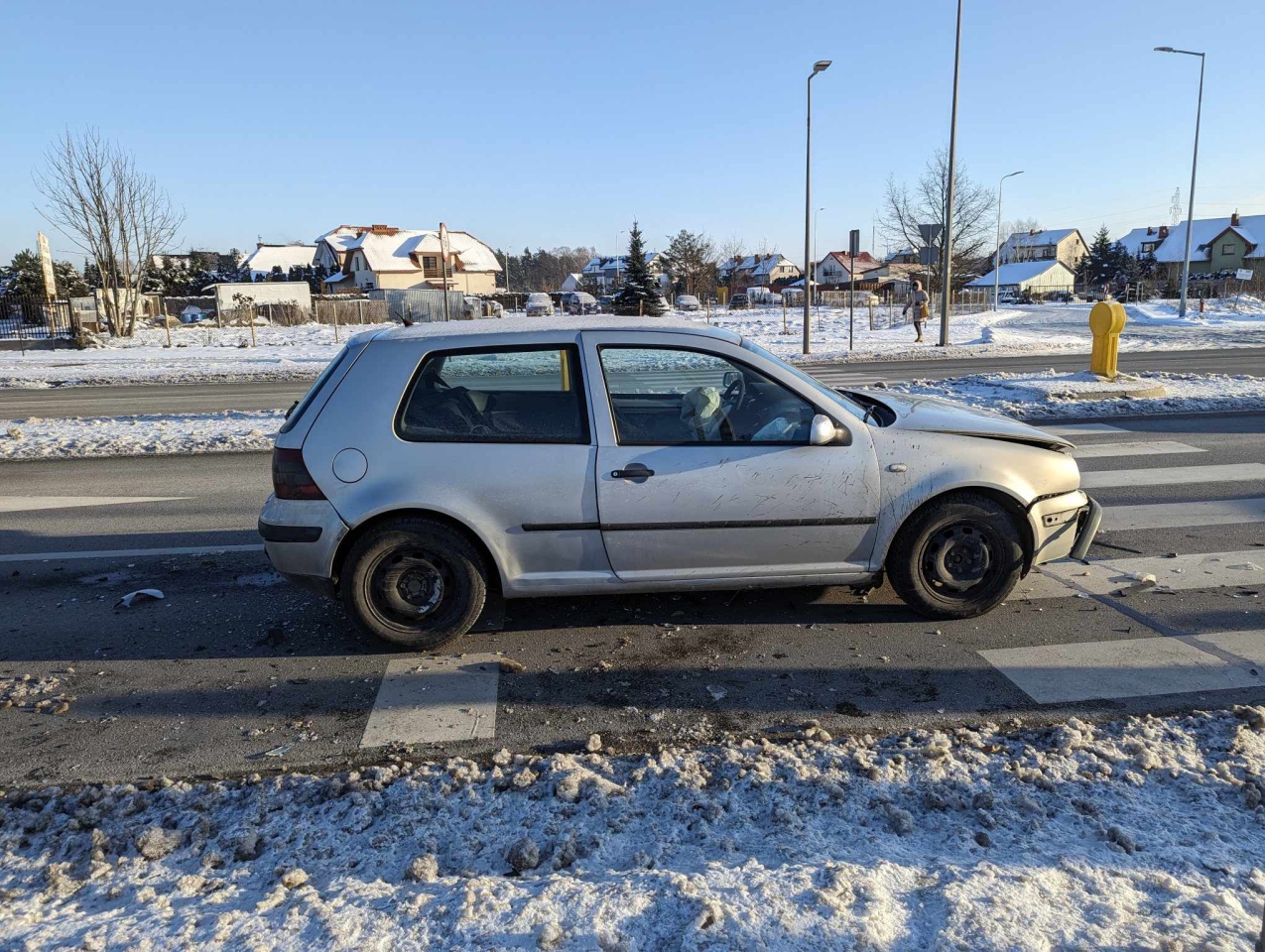 Kraksa trzech aut na ulicy Ostrowskiej w Ostrołęce [08.01.2024] - zdjęcie #1 - eOstroleka.pl