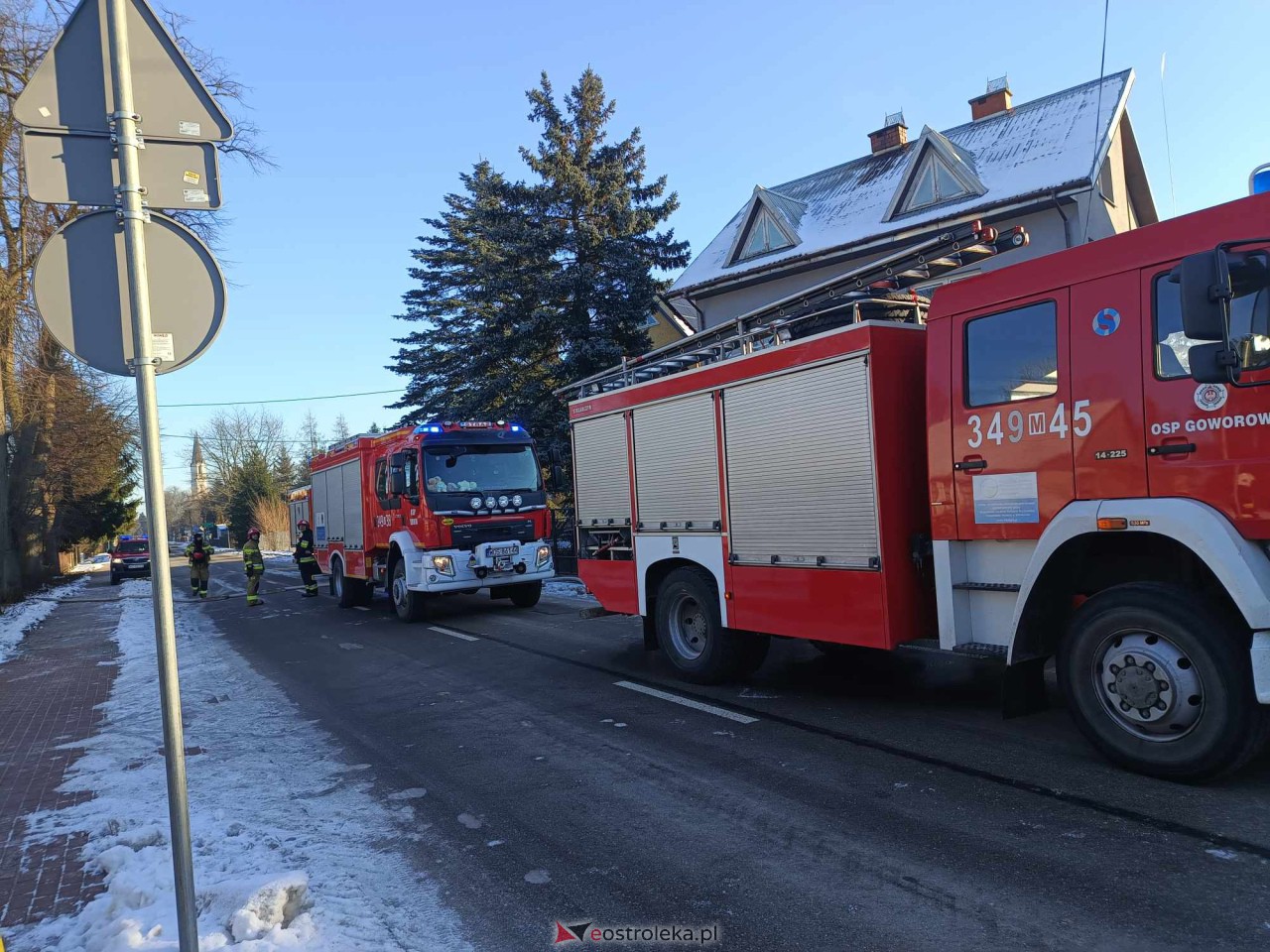 Pożar w Goworowie. Ogień strawił garaż i samochód [09.01.2024] - zdjęcie #3 - eOstroleka.pl