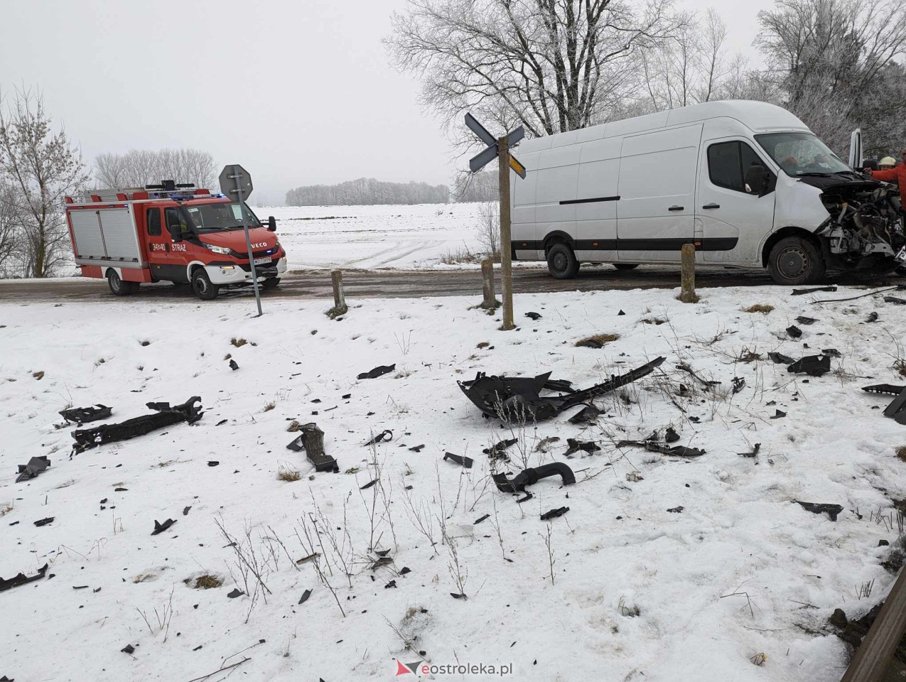 Wypadek na przejeździe kolejowym pod Czerwinem [10.01.2024] - zdjęcie #2 - eOstroleka.pl