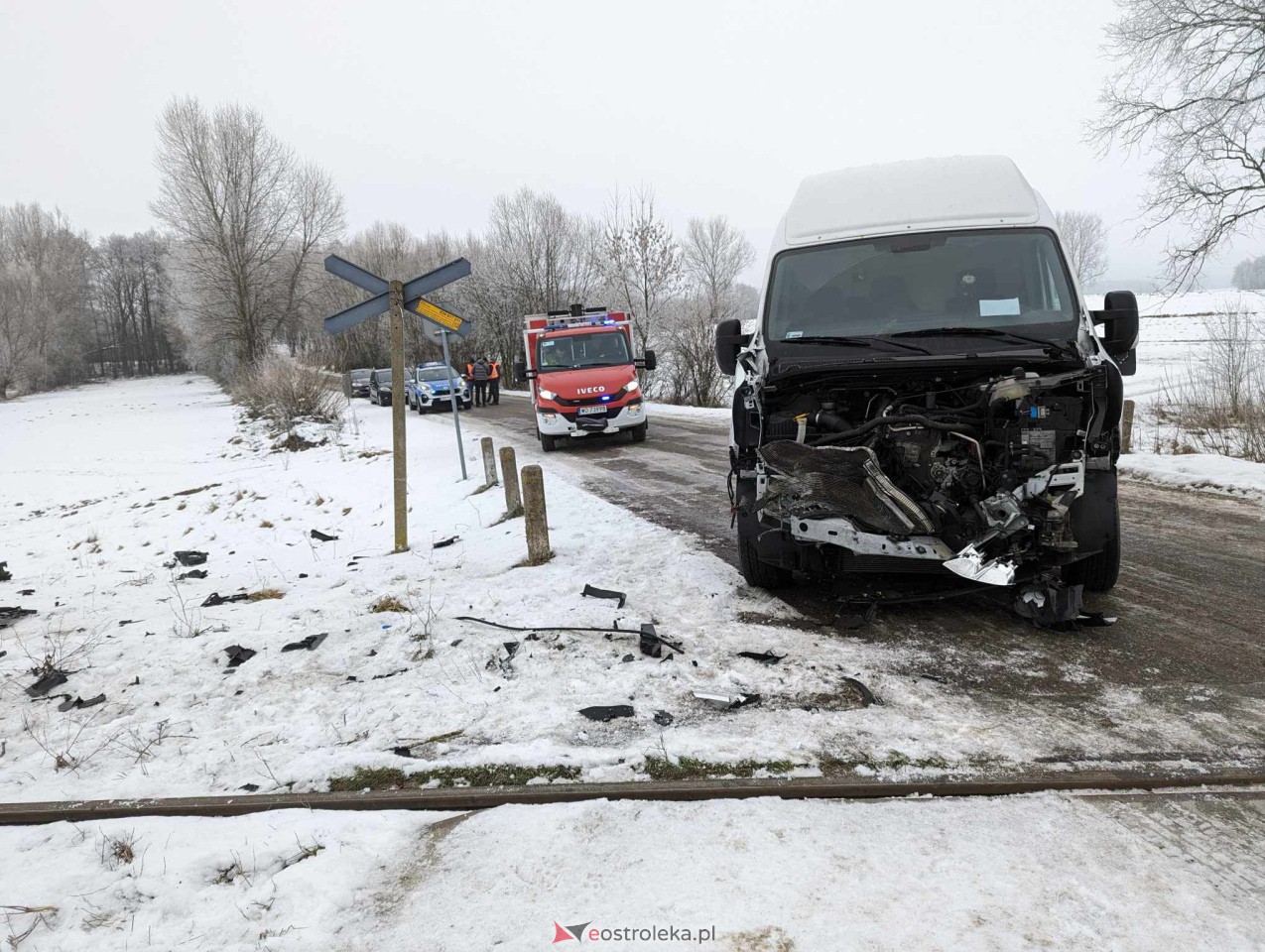 Wypadek na przejeździe kolejowym pod Czerwinem [10.01.2024] - zdjęcie #8 - eOstroleka.pl