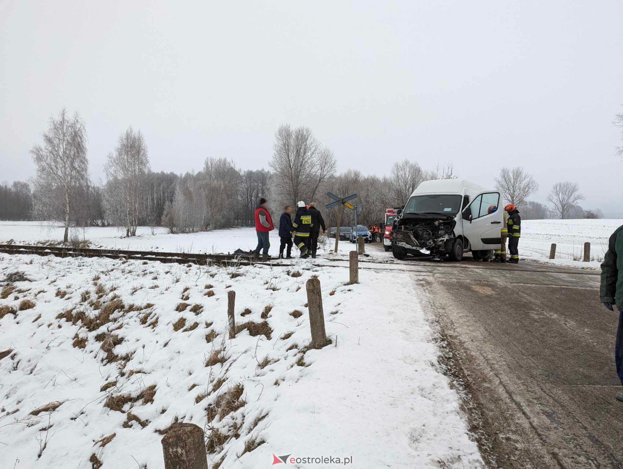 Wypadek na przejeździe kolejowym pod Czerwinem [10.01.2024] - zdjęcie #11 - eOstroleka.pl