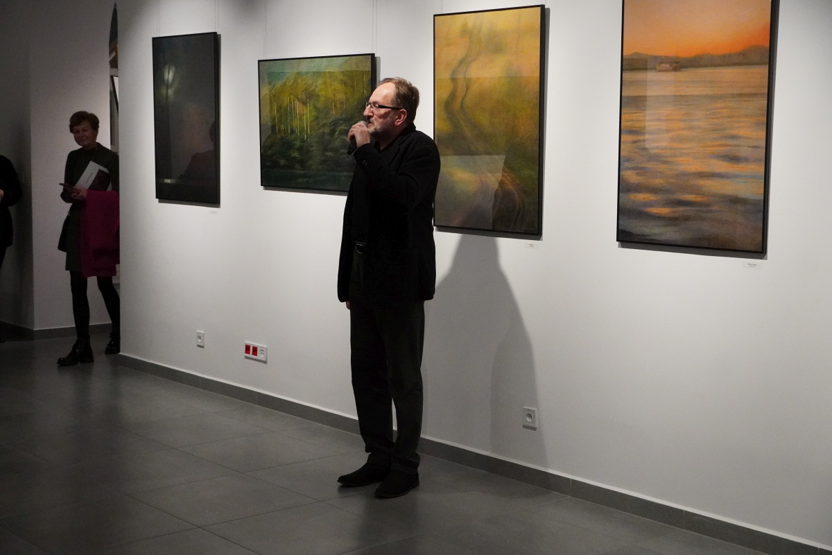 Wernisaż wystawy malarstwa Jerzego Chodora [11.01.2024] - zdjęcie #23 - eOstroleka.pl