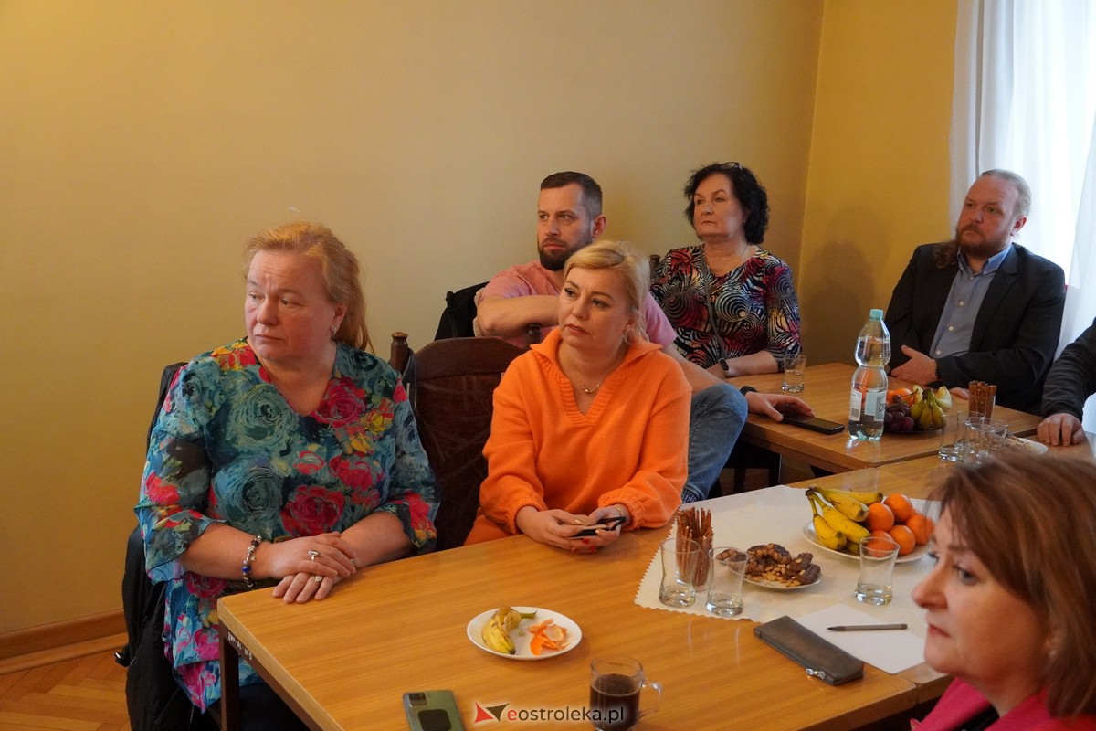 Spotkanie z sekretarz stanu MEN Pauliną Piechną-Więckiewicz w ZNP w Ostrołęce [12.01.2024] - zdjęcie #13 - eOstroleka.pl