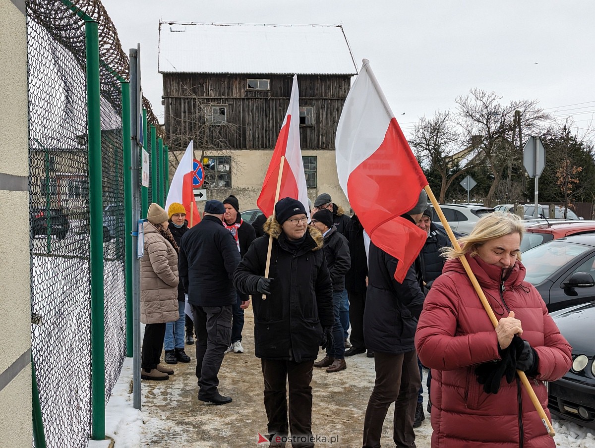 Manifestacja w obronie M. Wąsika przed ZK Przytuły Stare [12.01.2023] - zdjęcie #4 - eOstroleka.pl
