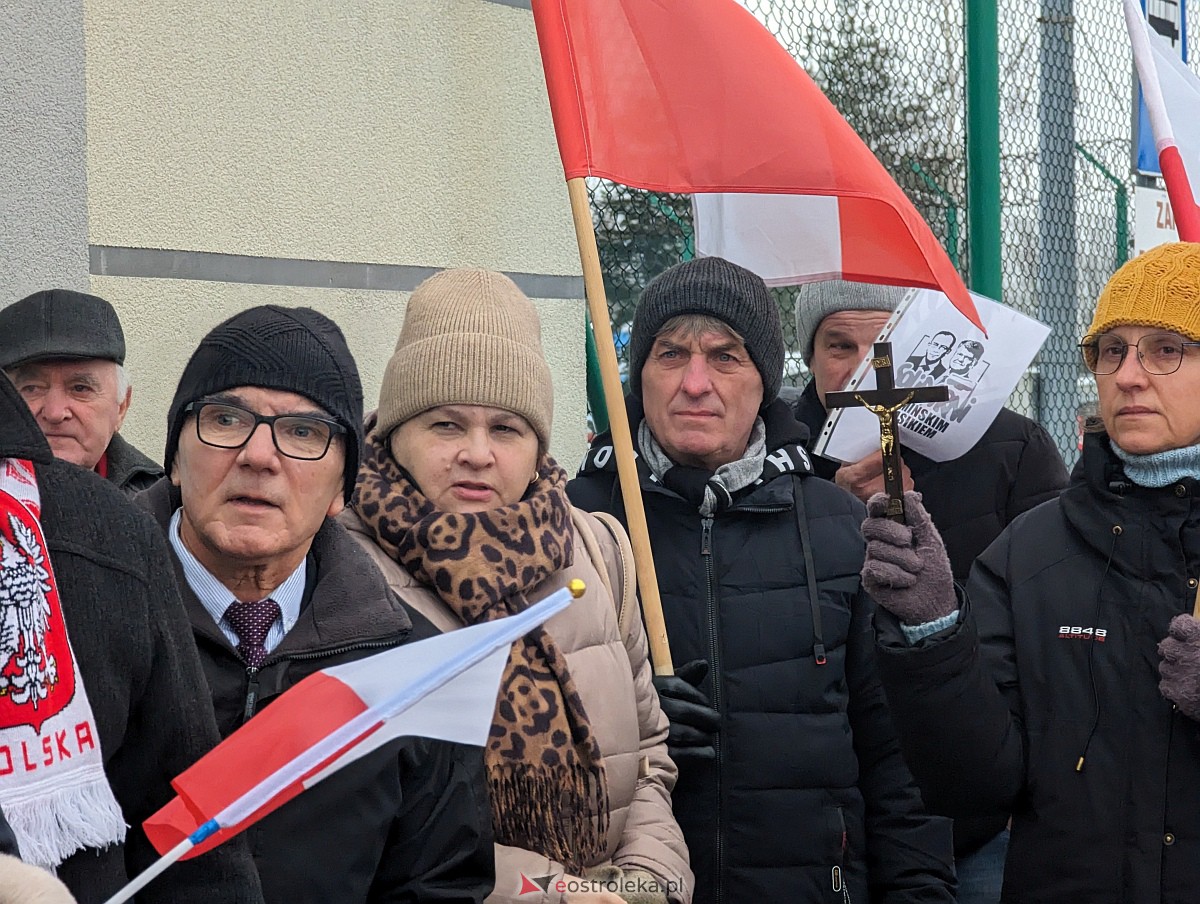 Manifestacja w obronie M. Wąsika przed ZK Przytuły Stare [12.01.2023] - zdjęcie #44 - eOstroleka.pl