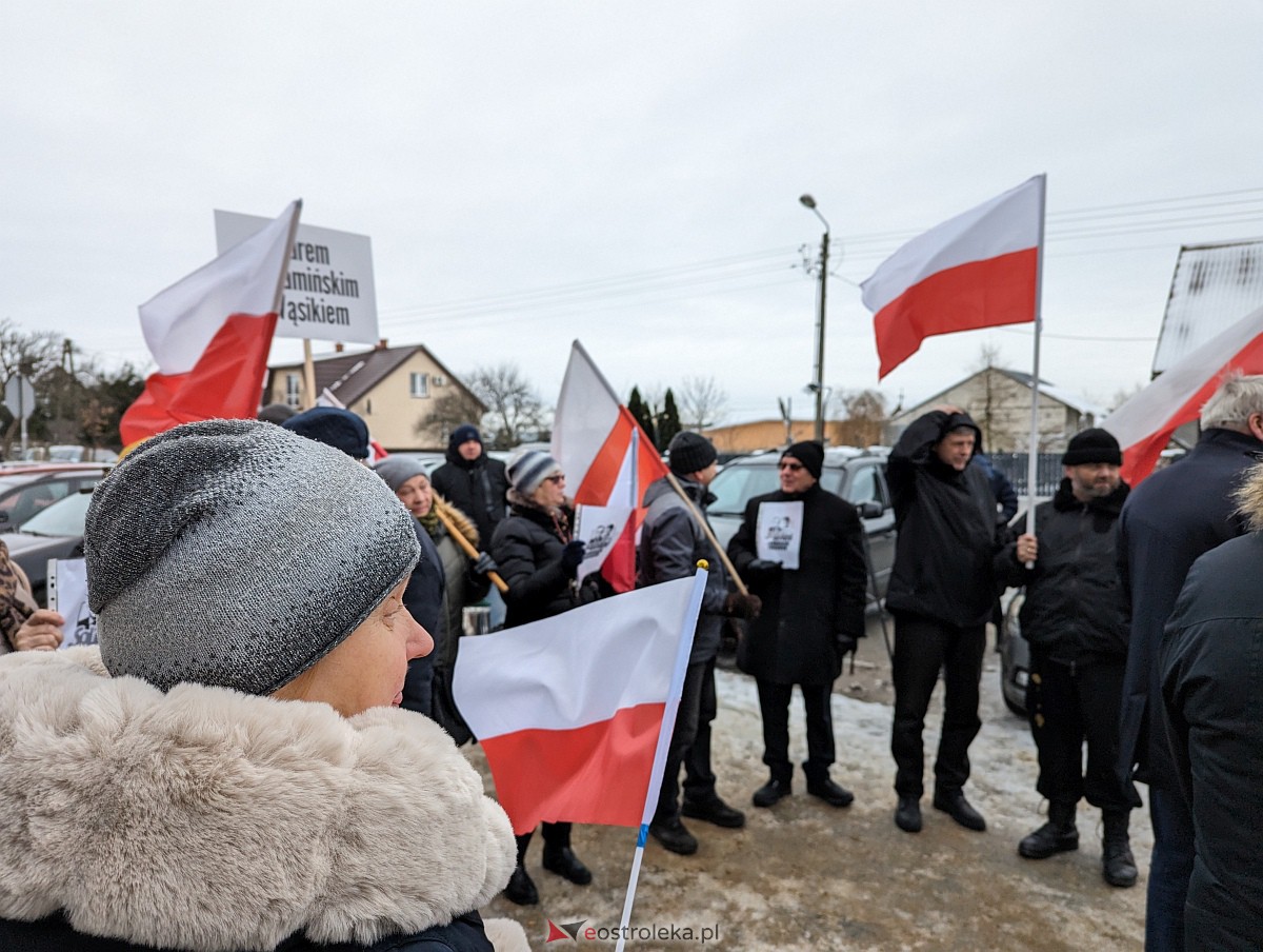 Manifestacja w obronie M. Wąsika przed ZK Przytuły Stare [12.01.2023] - zdjęcie #21 - eOstroleka.pl