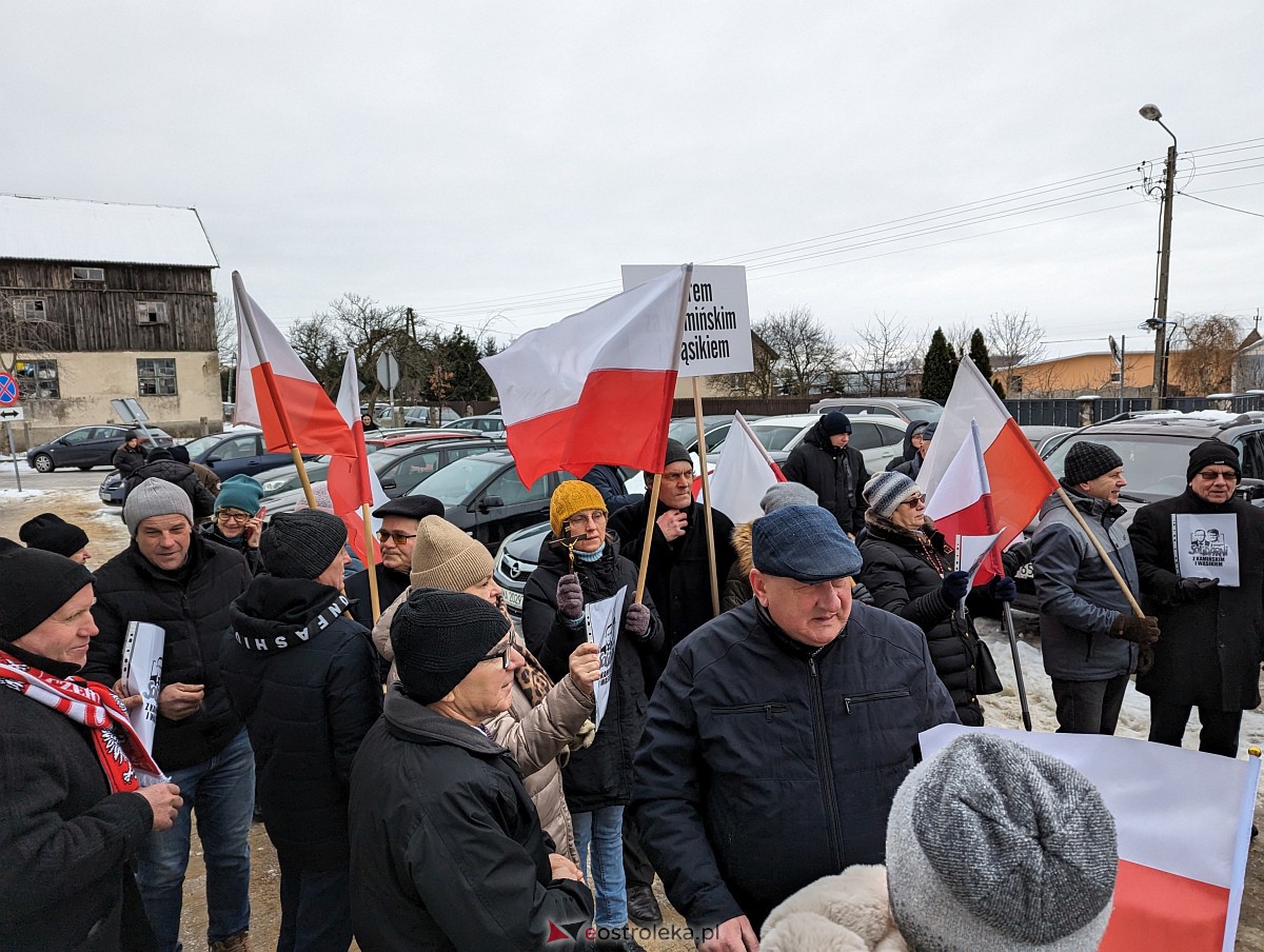 Manifestacja w obronie M. Wąsika przed ZK Przytuły Stare [12.01.2023] - zdjęcie #22 - eOstroleka.pl