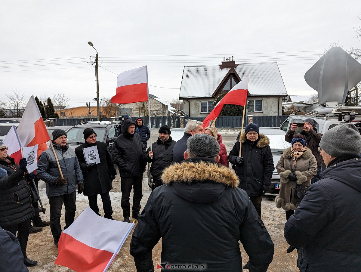 Manifestacja w obronie M. Wąsika przed ZK Przytuły Stare [12.01.2023] - zdjęcie #23 - eOstroleka.pl