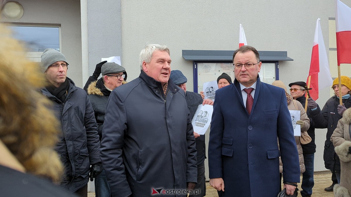Manifestacja w obronie M. Wąsika przed ZK Przytuły Stare [12.01.2023] - zdjęcie #26 - eOstroleka.pl