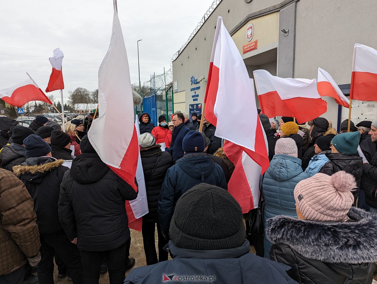 Manifestacja w obronie M. Wąsika przed ZK Przytuły Stare [12.01.2023] - zdjęcie #38 - eOstroleka.pl