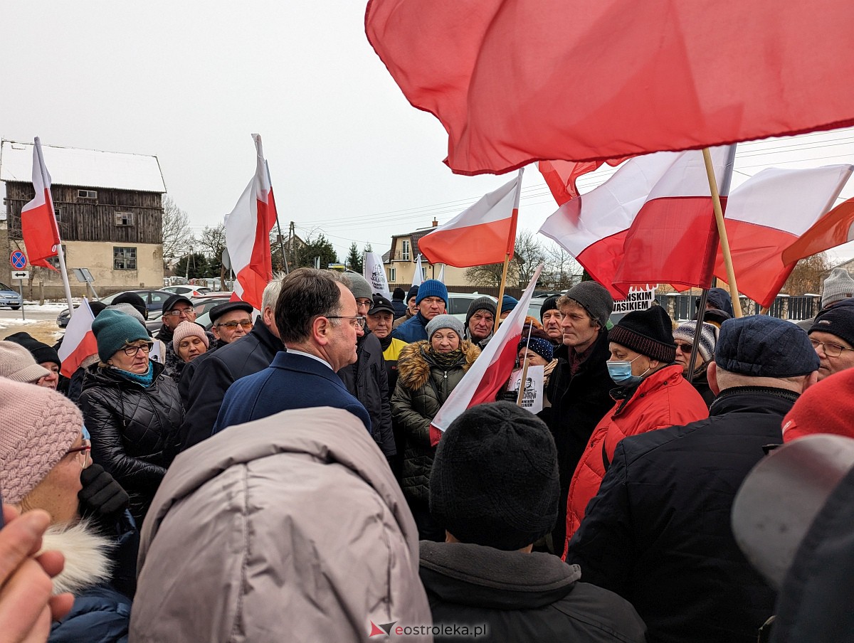 Manifestacja w obronie M. Wąsika przed ZK Przytuły Stare [12.01.2023] - zdjęcie #5 - eOstroleka.pl