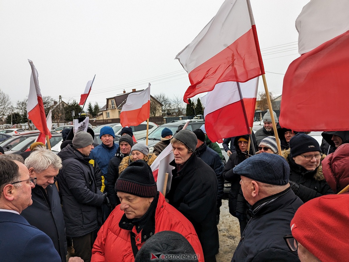 Manifestacja w obronie M. Wąsika przed ZK Przytuły Stare [12.01.2023] - zdjęcie #1 - eOstroleka.pl